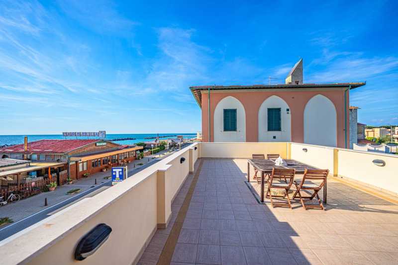 Villa histórica en primera línea de mar en Marina di Pisa en venta