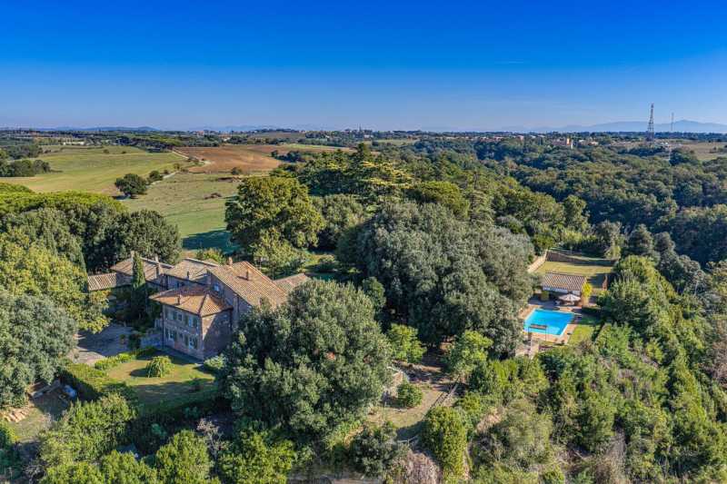 Venta de una histórica finca con cancha de tenis y piscina cerca de Roma
