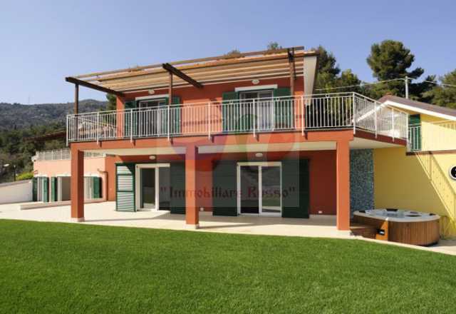 Casa junto al mar en Liguria, Italia, en Alassio.