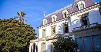 Villa junto al mar en San Remo con un toque histórico.