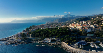 Casa de dos pisos con jardín en Bordighera.