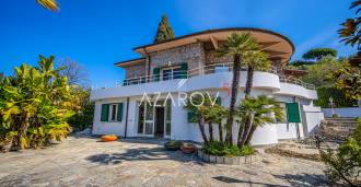 Villa en Bordighera con vistas a Mónaco y al mar.