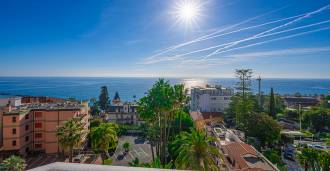 Apartamento con vista al mar en San Remo.