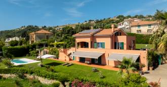 Casa en venta en la Toscana con piscina.