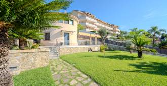 San Remo: casa con piscina