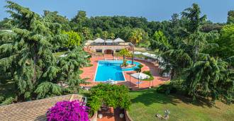 Villa de lujo con piscina y parque en Latina.