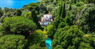 Villa de lujo en Castel Gandolfo junto al lago Albano.