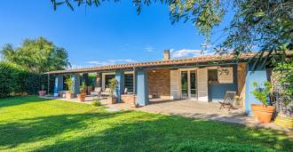 Nueva villa junto al mar en venta en Pescia Romana.