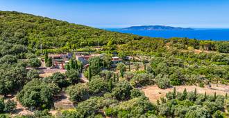 Villa Joe Pomodoro con vista al mar en Monte Argentario