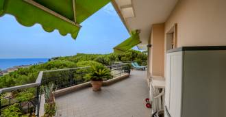 Ático con vista al mar en San Remo.