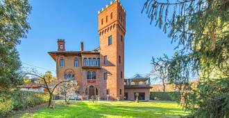 Lujoso castillo en venta en Bogomanero.