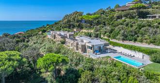 Villa moderna con piscina en Punta Ala, alquiler.