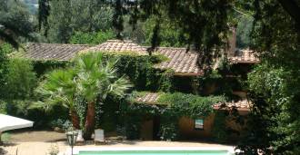 Villa histórica en alquiler en una prestigiosa residencia en Roma.