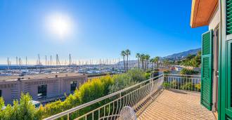 Se vende una elegante villa junto al mar en San Remo.