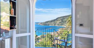 Ático con vista al mar en Ospedaletti en venta