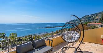 Se vende magnífica villa junto al mar en Ospedaletti.