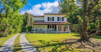 Se vende villa junto al mar en Massa