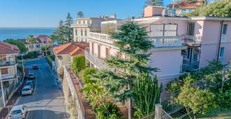 Apartamento junto al mar en Ospedaletti en venta