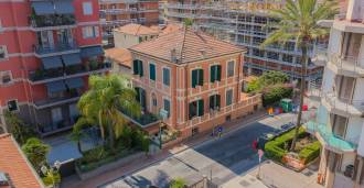 Hotel de lujo en el centro de Bordighera en venta