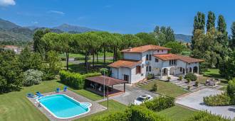 Villa con piscina en Pietrasanta en venta