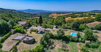 Villa con piscina y lago en venta en Toscana