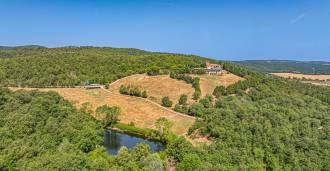 Castillo con complejo ecuestre y finca en venta en Toscana