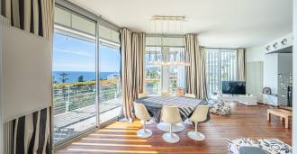Se vende espectacular apartamento junto al mar en San Remo