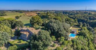 Venta de mansión histórica con cancha de tenis y piscina cerca de Roma