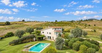 Se vende villa con piscina y vista panorámica en la frontera entre Lacio y Toscana