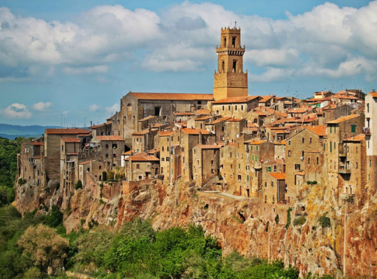 Pitigliano - un celestial pueblo fantasma italiano en el sur de la Toscana 2021