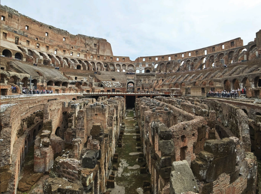 Descubrimiento del hipogeo para turistas en el Coliseo Italia
